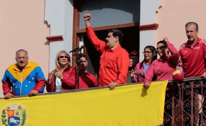 Maduro afirma em discurso na tarde desta quarta que ninguém irá se render e chama população chavista a ir para as ruas.