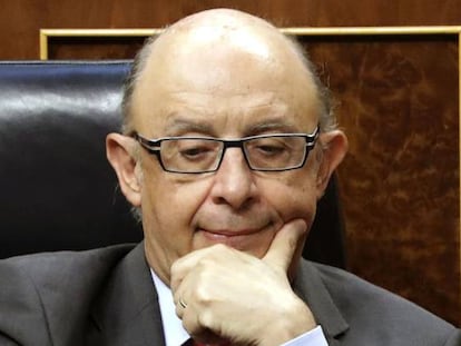 El ministro de Hacienda, Cristóbal Montoro, en el pleno celebrado del Congreso de los Diputados.