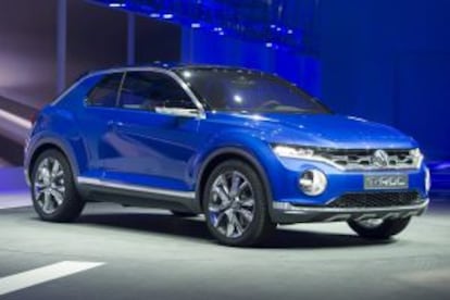 El nuevo T Roc de Volkswagen, con techo de cristal abatible.