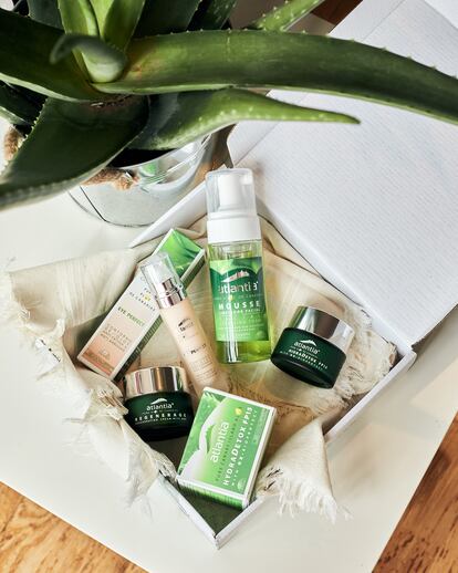 La aloverosa es uno de los ingredientes más importantes del aloe vera y de los productos de Atlantia, un complejo azúcar esencial para fijar la hidratación.