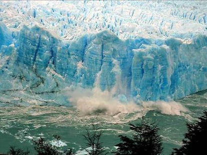 Imagen del glaciar Perito Moreno en su proceso de ruptura