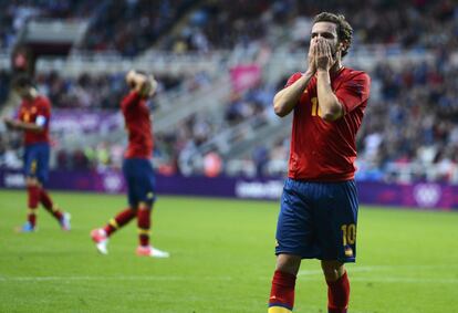 Juan Mata se lamenta después de la derrota.