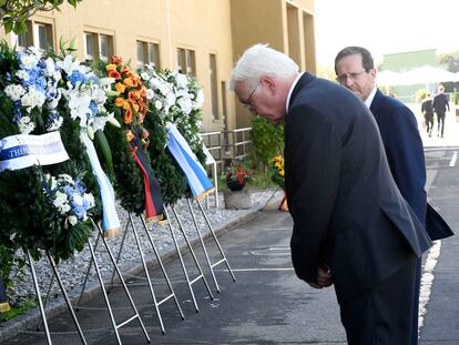 German President Frank-Walter Steinmeier bows at the wreath to the victims of the 1972 Munich massacre in front of Israeli President Isaac Herzog.