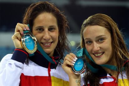 Villaécija y Belmonte, tras conseguir la medalla de oro y plata en Dubái.