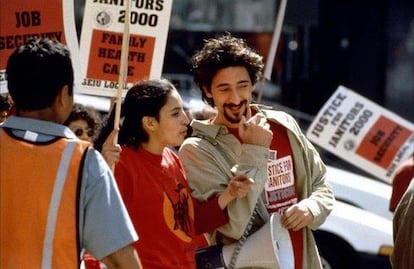 Escena de la película 'Pan y Rosas' (Ken Loach, 2000), que trata la lucha sindical del sector de la limpieza en Estados Unidos.