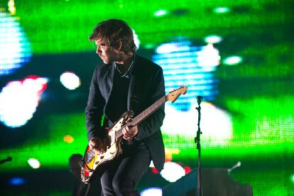 Aaron Dessner, el principal colaborador de Swift en sus dos últimos discos, tocando con su grupo, The National, en el festival Primavera Sound de Barcelona de 2014.