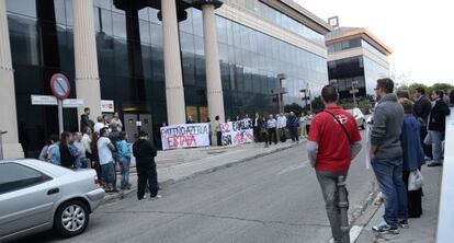 Concentraci&oacute;n de cooperativistas ante los Juzgados de Pozuelo de Alarc&oacute;n. Juicio a Manuel Hermo Pati&ntilde;o.