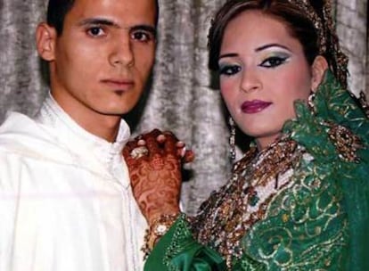 Mohamed y Dalila, el día de la celebración de su boda en Mdiq (Marruecos).