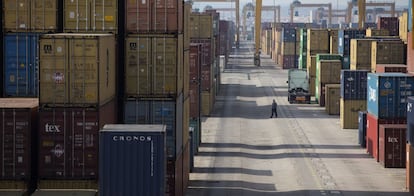 Merchandise under guard at Valencia port.