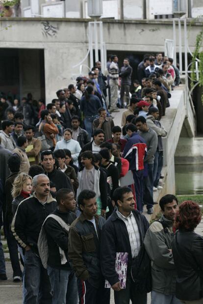 Immigrants wait in line to obtain residency in 2005.