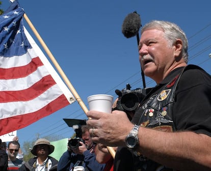 Gritz durante um protesto em Nevada (EUA), em 2005, contra a eutanásia. Foi no célebre caso de Terry Schiavo.