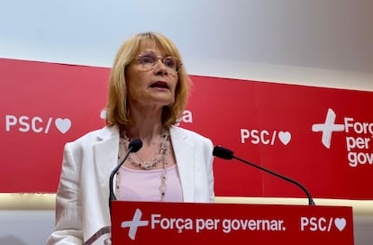 La viceprimera secretaria y portavoz del PSC, Lluïsa Moret, en una rueda de prensa desde la sede del partido.