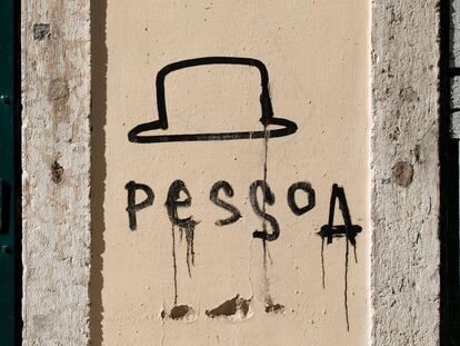 Dibujo del sombrero de Pessoa, en Lisboa.