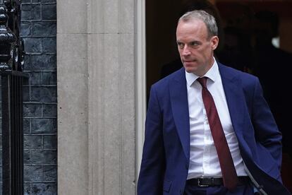Dominic Raab abandona este miércoles Downing Street, después de recibir su cese como ministro de Exteriores.