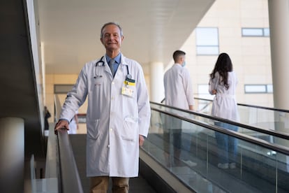 José María Moraleda in the Hematology Service of the Virgen de la Arrixaca University Hospital, in an archive image. 