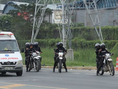 Exterior de la Penitenciaría del Litoral, en Guayaquil, tras un motín