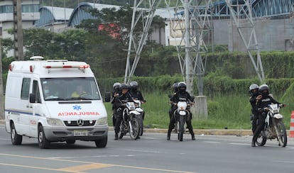 Exterior de la Penitenciaría del Litoral, en Guayaquil, tras un motín