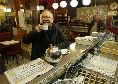 Josep Lluís Carod-Rovira, tomando un café en Perpiñán hace 10 días.
