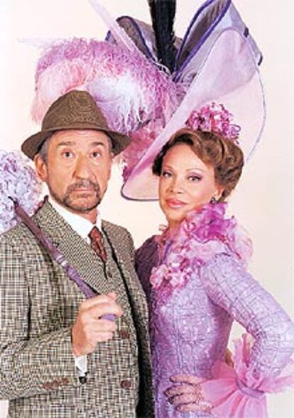 José Sacristán y Paloma San Basilio, en <i>My fair lady</i>.