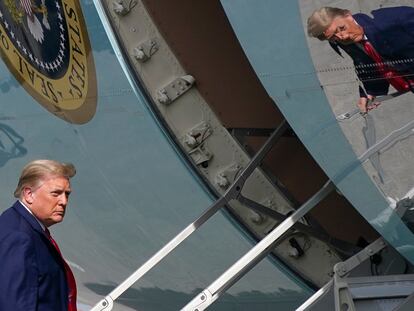 El presidente estadounidense, Donald Trump, se subía el sábado al avión presidencial en el aeropuerto de Palm Beach para regresar a Washington.