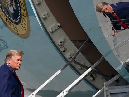 El presidente estadounidense, Donald Trump, se subía el sábado al avión presidencial en el aeropuerto de Palm Beach para regresar a Washington.