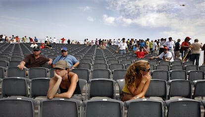 Las gradas semivacias durante la sesi&oacute;n de entrenamiento en el circuito urbano de F&oacute;rmula 1 del Gran Premio de Europa celebrado en Valencia.