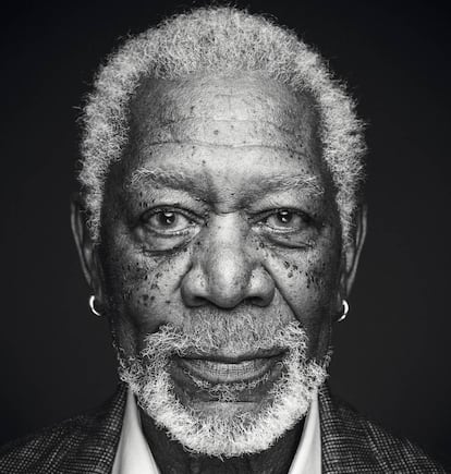 Morgan Freeman con esa mirada que a la vez expresa calma y temor. Eso solo lo puede hacer él.