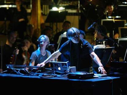 Ryuchi Sakamoto, durante un concierto en Barcelona en 2004.