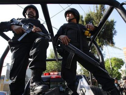 Polic&iacute;as federales en la Ciudad de M&eacute;xico. 