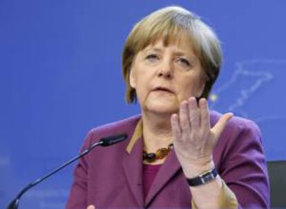 La canciller alemana, Angela Merkel, durante una rueda de prensa celebrada al finalizar la Cumbre de la Unión Europea celebrada en Bruselas (Bélgica).