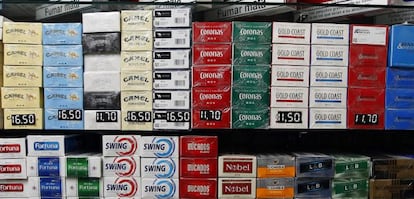 Diversas marcas de tabaco con sus precios en un estanco de Las Palmas de Gran Canaria.