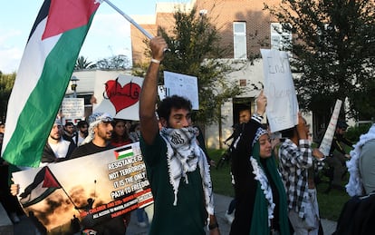 Estudiantes se manifiestan a favor de Palestina en Orlando, Florida