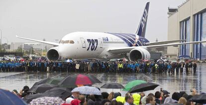 Entrega del primer Boeing 787 Dreamliner a la compañía All Nippon Airways.
