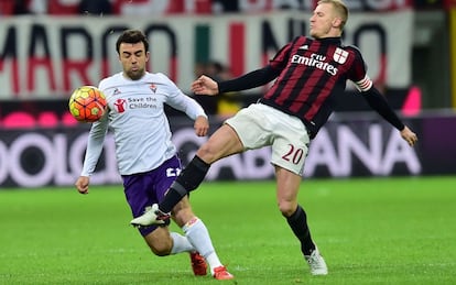 Rossi (izquierda) en un partido ante el Milan.