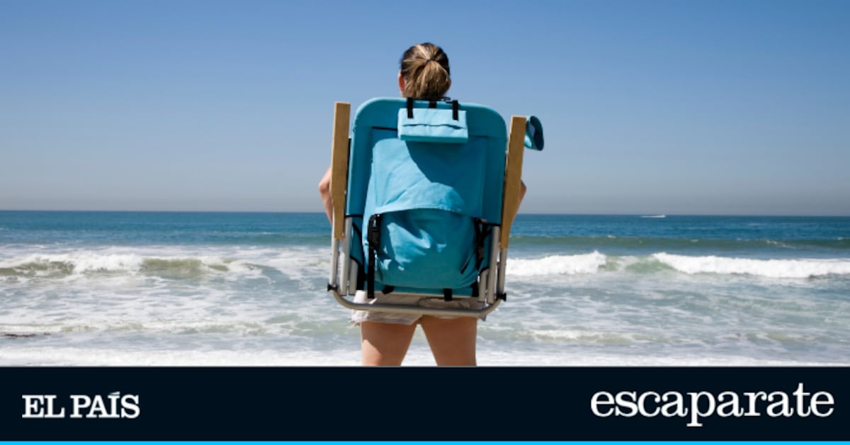 Esta silla es una revolución a la hora de ir a la playa: se lleva como si fuese una mochila