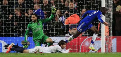 Demba Ba celebra el segundo gol del partido. 