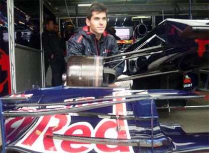 Jaime Alguersuari, en los talleres de Red Bull en Alemania.