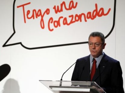 La consejera delegada de la candidatura ol&iacute;mpica de Madrid 2016, Mercedes Coghen, y el entonces alcalde de la capital, Alberto Ruiz-Gallard&oacute;n, durante una rueda de prensa. 