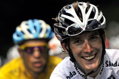 Schleck, en primer término, y Contador durante la disputa de la decimosexta etapa con final en Pau.