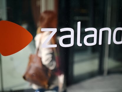 Logotipo de Zalando en las oficinas centrales de la compañía.