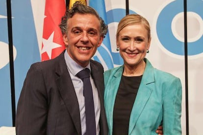 Antonio Villarta junto a la presidenta de la Comunidad, Cristina Cifuentes.