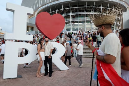 Ambiente previo al cocncierto en el Coliseo de Puerto Rico.
