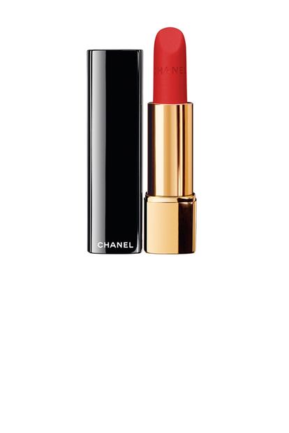 'Rouge Allure Velvet', uno de los labiales aterciopelados de la última colección de Chanel (c.p.v.)