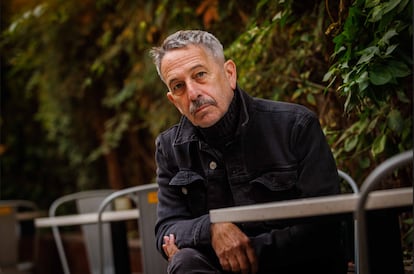 El actor Alfredo Castro en una cafetería en el municipio de Providencia.