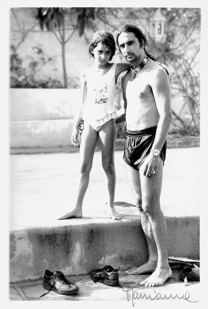 Alba Flores guarda en su álbum personal esta imagen de ella junto a su padre, Antonio, que murió el 30 de mayo de 1995.