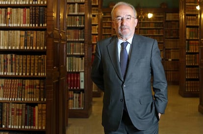 Santiago Mu&ntilde;oz Machado, en la biblioteca de la Real Academia.