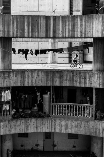 Imagen del interior de la Torre de David, en Caracas.