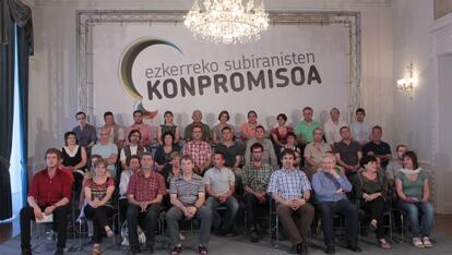 Representantes de Amaiur en la presentaci&oacute;n de un acuerdo para profundizar en su colaboraci&oacute;n, ayer en San Sebasti&aacute;n.