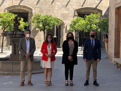 El secretario de Administracciones Locales David Rodríguez, la consellera Laura Vilagrà, la alcaldesa Ada Colau y el primer teniente de alcalde Jaume Collboni