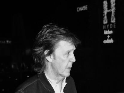 Paul McCartney, a su llegada a la fiesta organizada por Republic Records tras los premios Grammy.